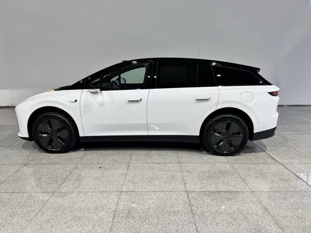 Li Auto i6 — Фото автомобиля 2