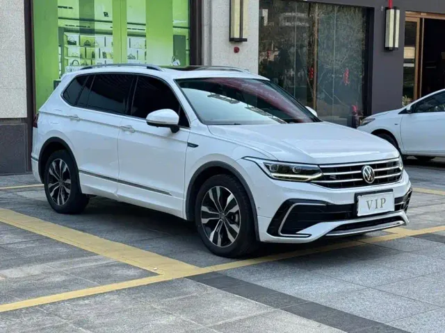 Volkswagen Tiguan L — Фото автомобиля 2