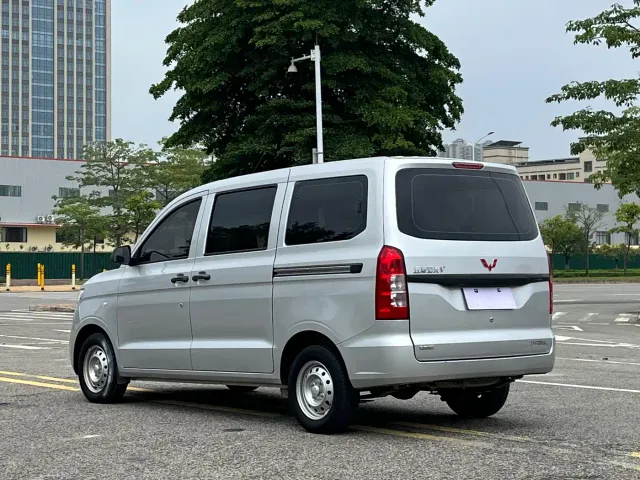 Wuling Hongguang V — Фото автомобиля 7