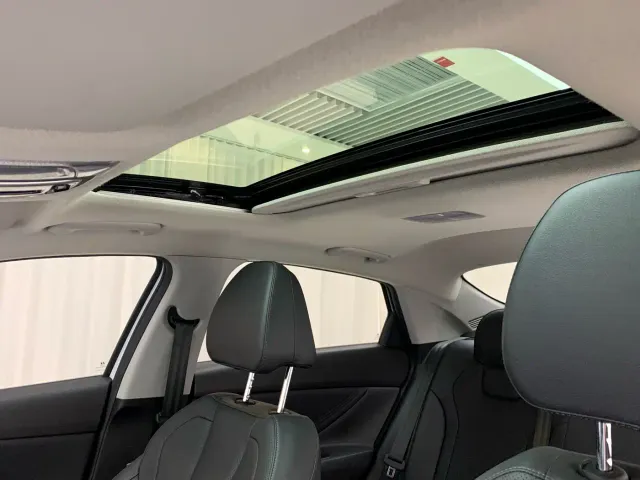 Hyundai Elantra — Фото автомобиля 10