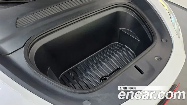 Tesla Model Y — Фото автомобиля 6