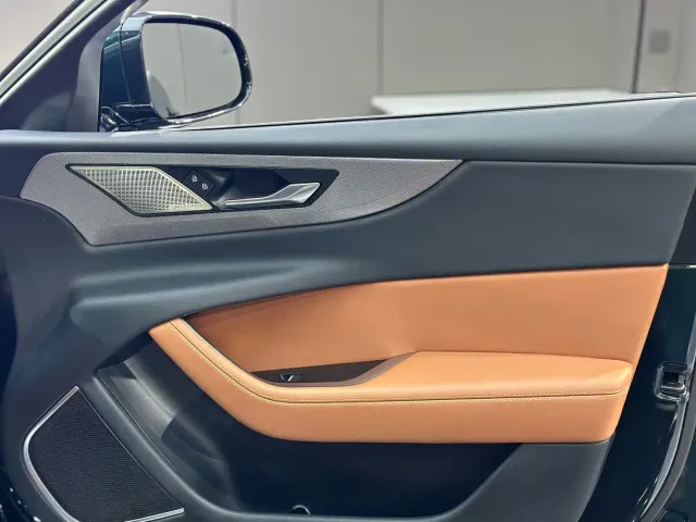 Jaguar XEL — Фото автомобиля 7