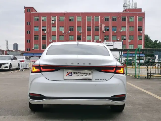 Lexus ES — Фото автомобиля 4