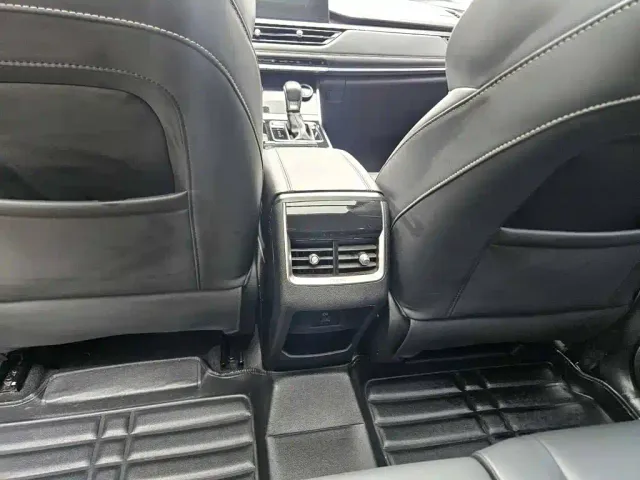 Chery Tiggo 8 — Фото автомобиля 11
