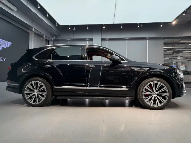 Bentley Bentayga — Фото автомобиля 3