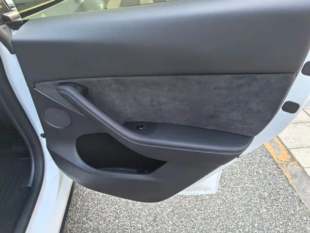 Tesla Model Y — Фото автомобиля 13