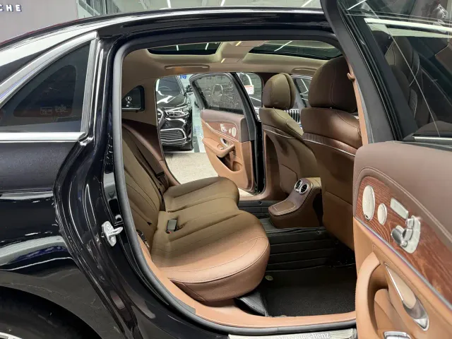 Mercedes-Benz E-Class — Фото автомобиля 16