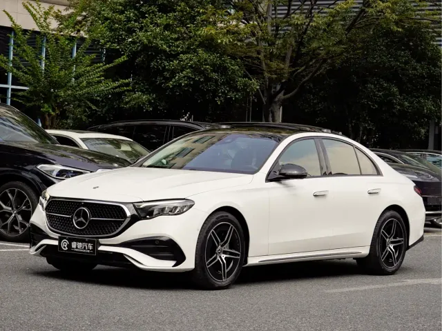Фотография автомобиля — Mercedes-Benz E-Class