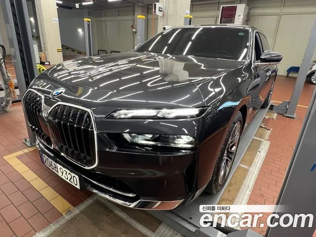 Фотография автомобиля — BMW 7 Series G70