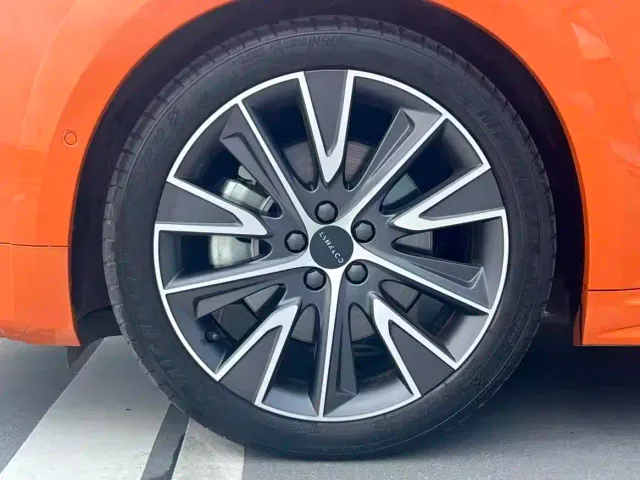 Lynk & Co 02 Hatchback — Фото автомобиля 11