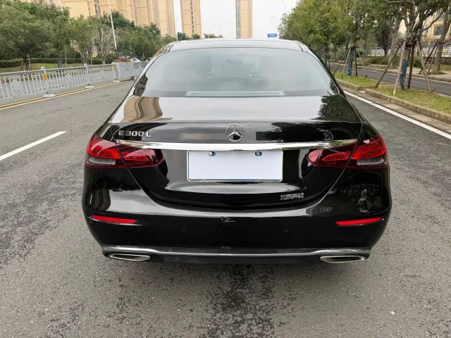 Mercedes-Benz E-Class — Фото автомобиля 8