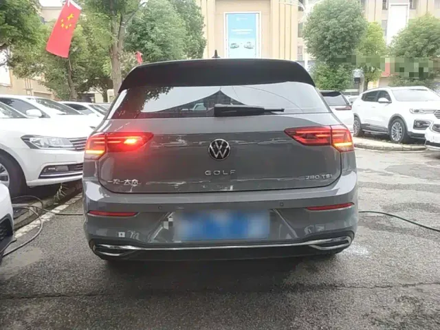 Volkswagen Golf — Фото автомобиля 5