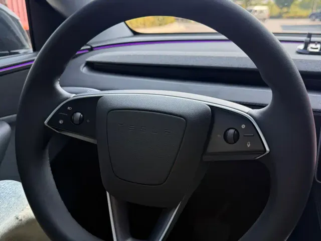 Tesla Model Y — Фото автомобиля 18