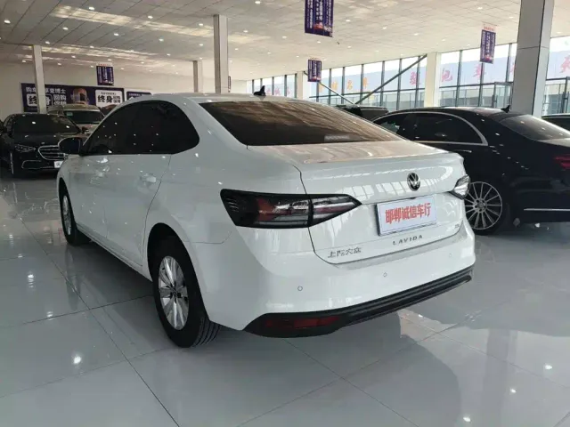Volkswagen Lavida — Фото автомобиля 6
