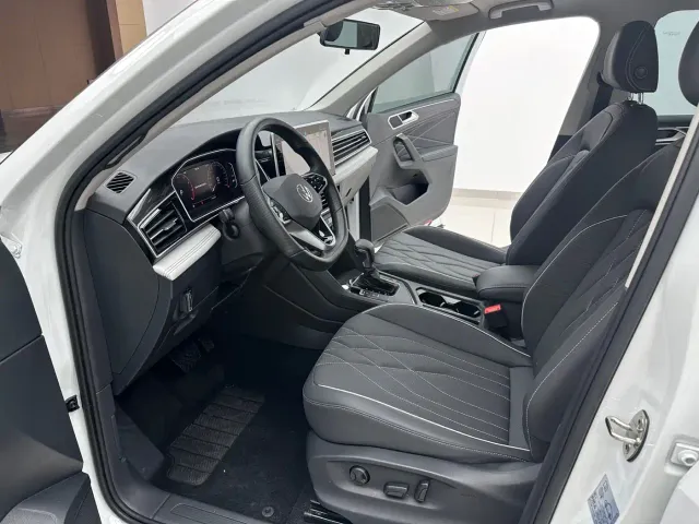 Volkswagen Tiguan L — Фото автомобиля 13