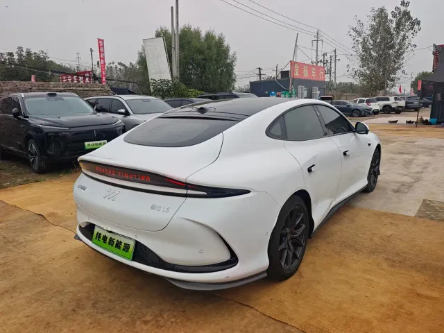 IM Motors L6 — Фото автомобиля 7