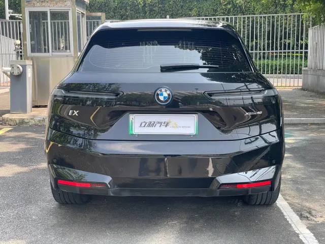 BMW iX — Фото автомобиля 20