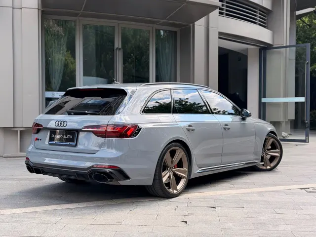 Audi RS 4 — Фото автомобиля 8