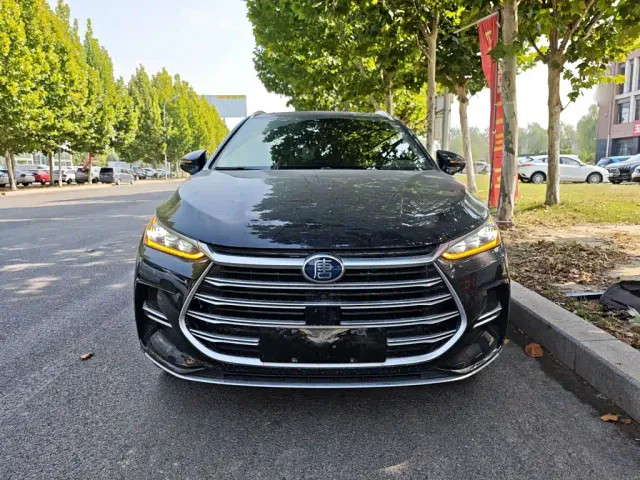 BYD Tang — Фото автомобиля 2