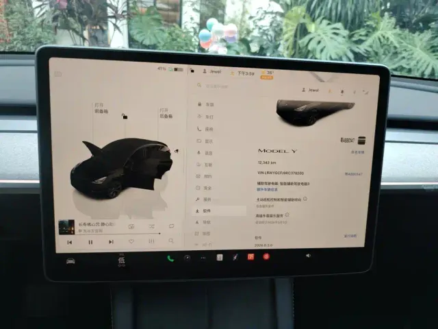 Tesla Model Y — Фото автомобиля 12