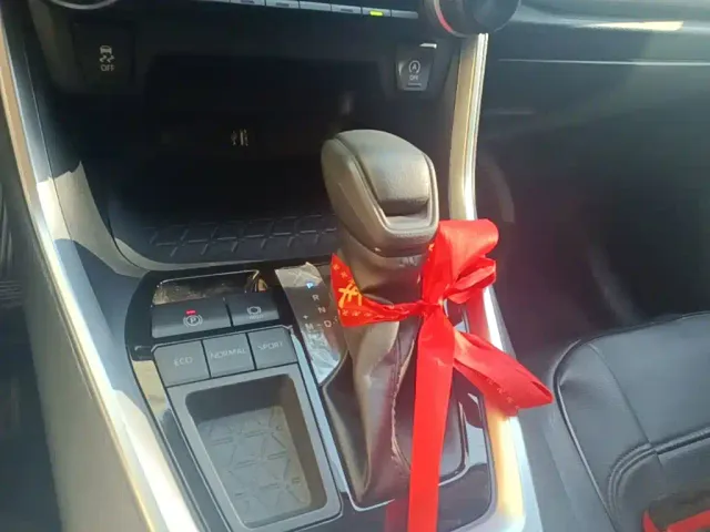 Toyota RAV4 — Фото автомобиля 13