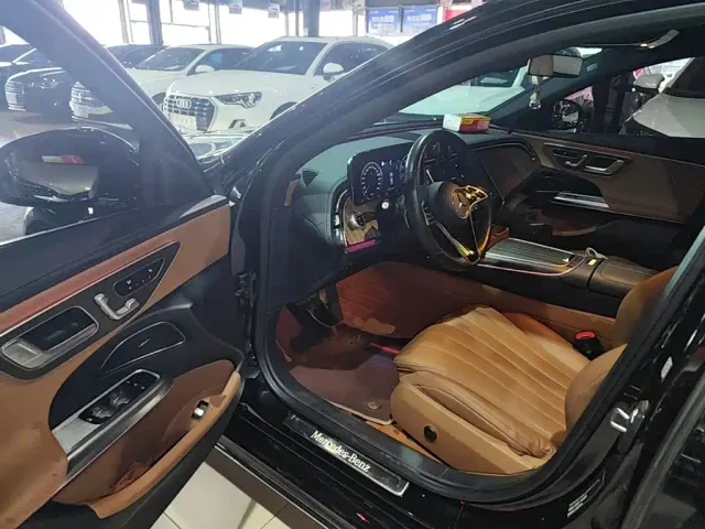 Mercedes-Benz E-Class — Фото автомобиля 11
