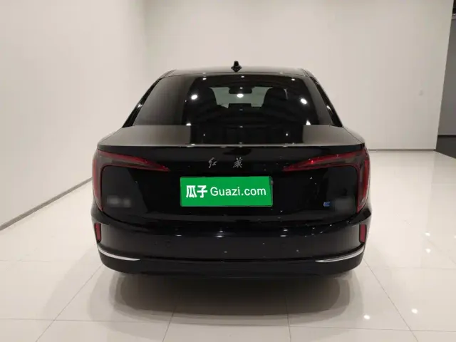 Hongqi E-QM5 — Фото автомобиля 3