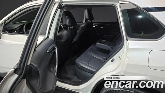 Toyota RAV4 — Фото автомобиля 11