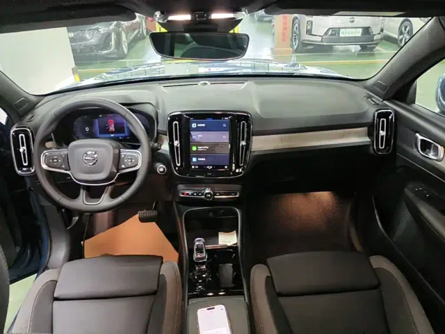 Volvo XC40 — Фото автомобиля 9