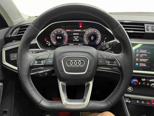 Audi Q3 — Фото автомобиля 11