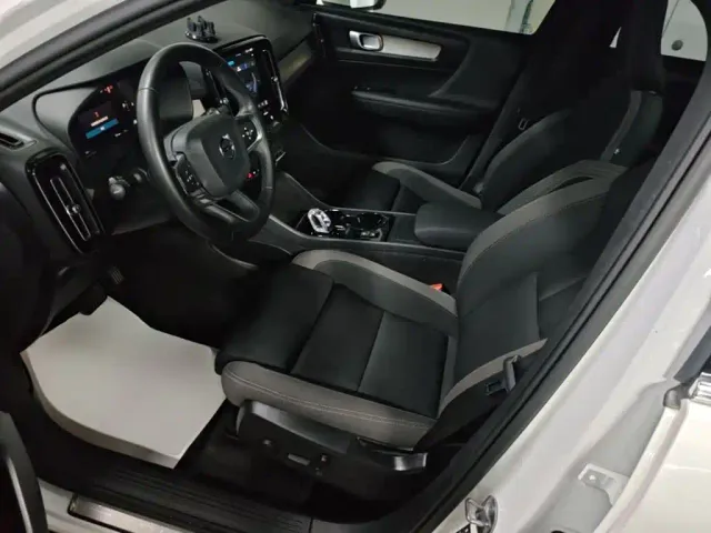 Volvo XC40 — Фото автомобиля 14