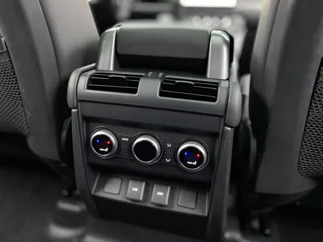 Land Rover Defender — Фото автомобиля 25