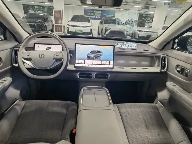 Leapmotor B10 — Фото автомобиля 5