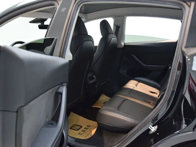 Tesla Model Y — Фото автомобиля 7