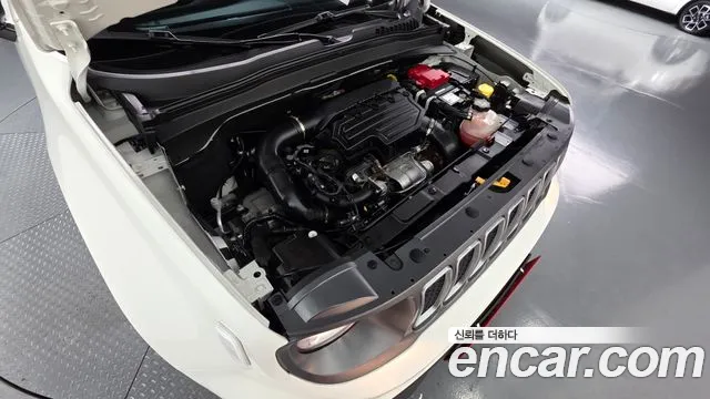 Jeep Renegade — Фото автомобиля 6
