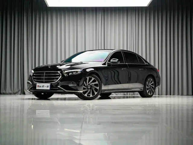 Mercedes-Benz E-Class — Фото автомобиля 2