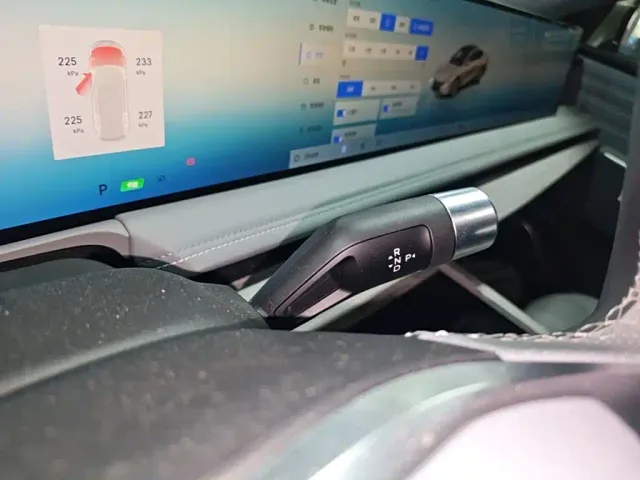 Geely Galaxy E8 — Фото автомобиля 13