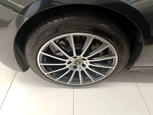 Mercedes-Benz E-Class — Фото автомобиля 24