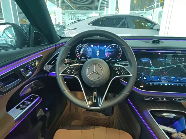 Mercedes-Benz E-Class — Фото автомобиля 10