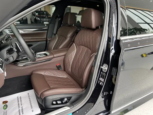 BMW 7 Series — Фото автомобиля 8