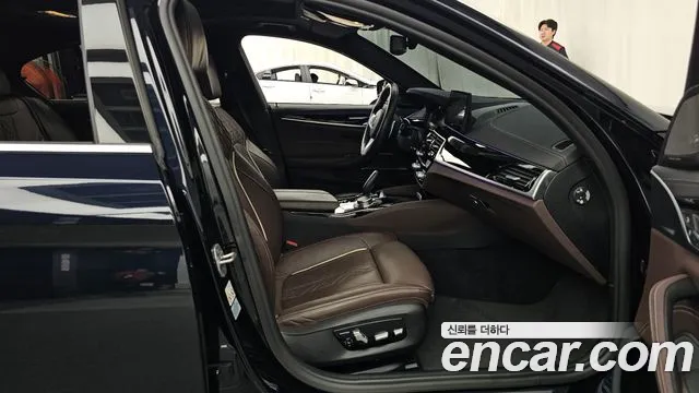 BMW 5 Series G30 — Фото автомобиля 11