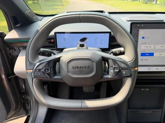 Lynk & Co Z20 — Фото автомобиля 18