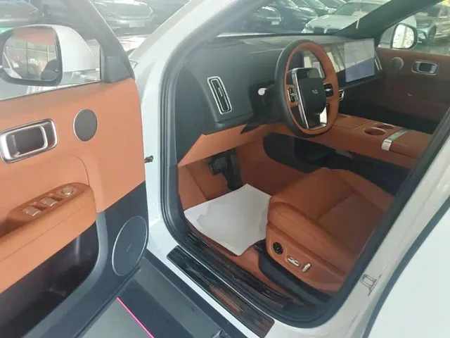 Li Auto L6 — Фото автомобиля 15