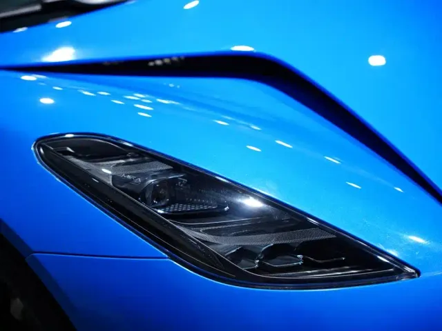Lotus Emira — Фото автомобиля 2