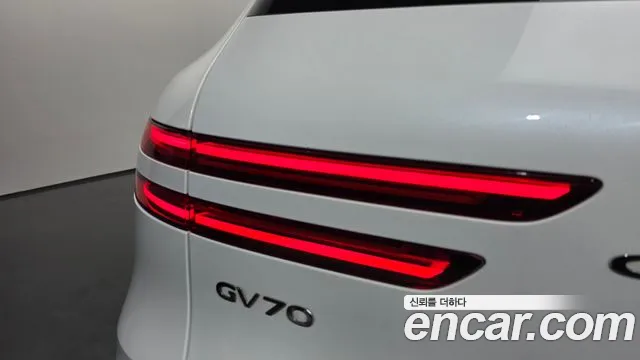 Genesis GV70 2.5T Бензин AWD — Фото автомобиля 20