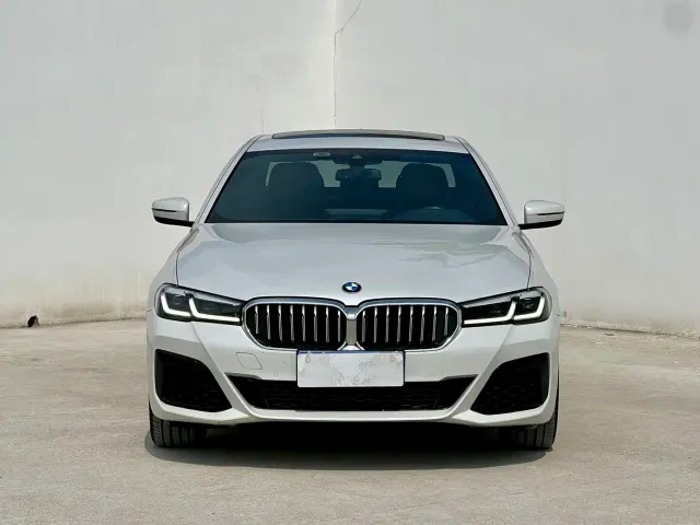 BMW 5 Series — Фото автомобиля 2