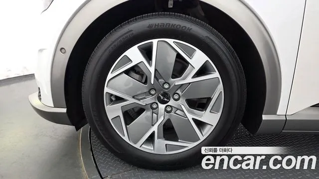 Genesis GV60 — Фото автомобиля 5