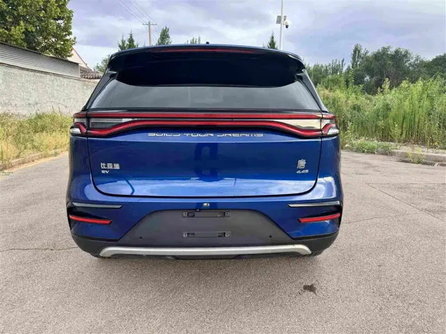 BYD Tang — Фото автомобиля 19