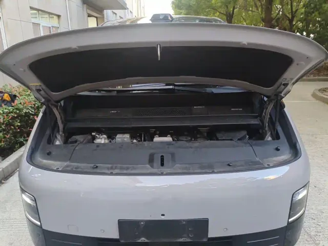 Li Auto MEGA — Фото автомобиля 19
