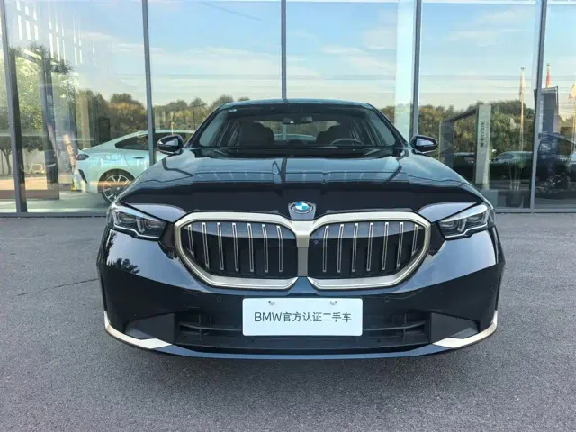 BMW 5 Series — Фото автомобиля 2